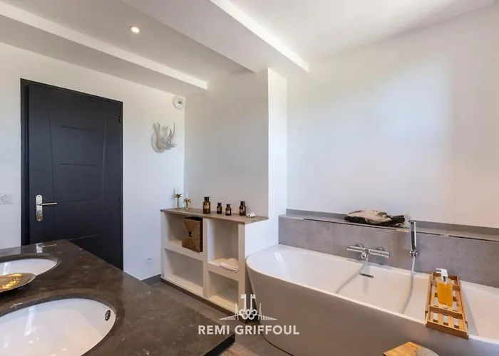 Au 106 Lovely House Historic Center 6 Guests Honfleur